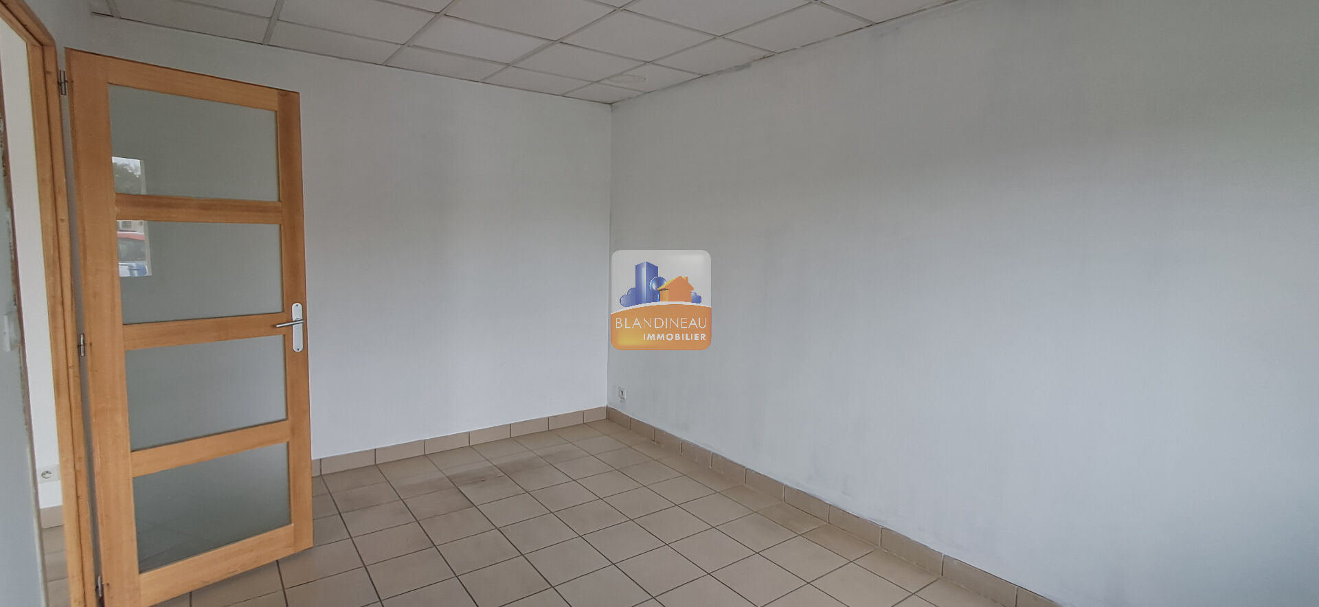 Image LOCAL PROFESSIONNEL à BOUAYE