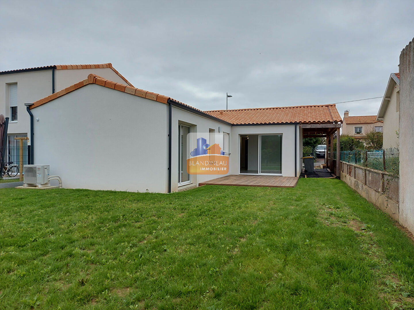 MAISON à BOUGUENAIS