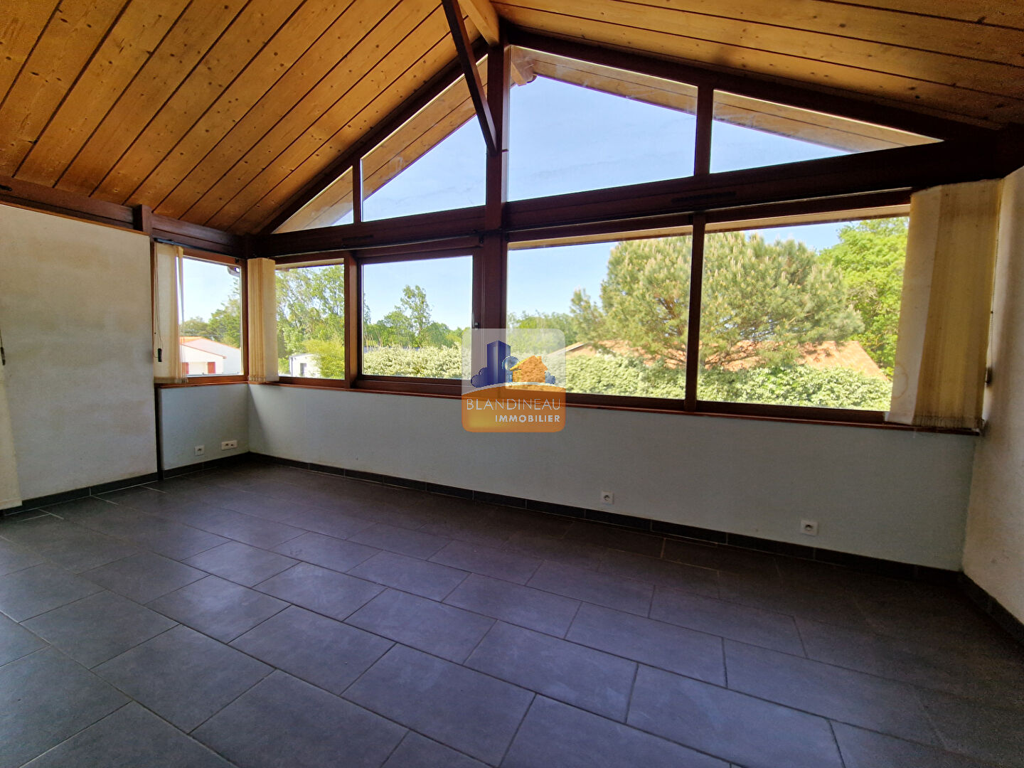 Image MAISON à SAINT LEGER LES VIGNES